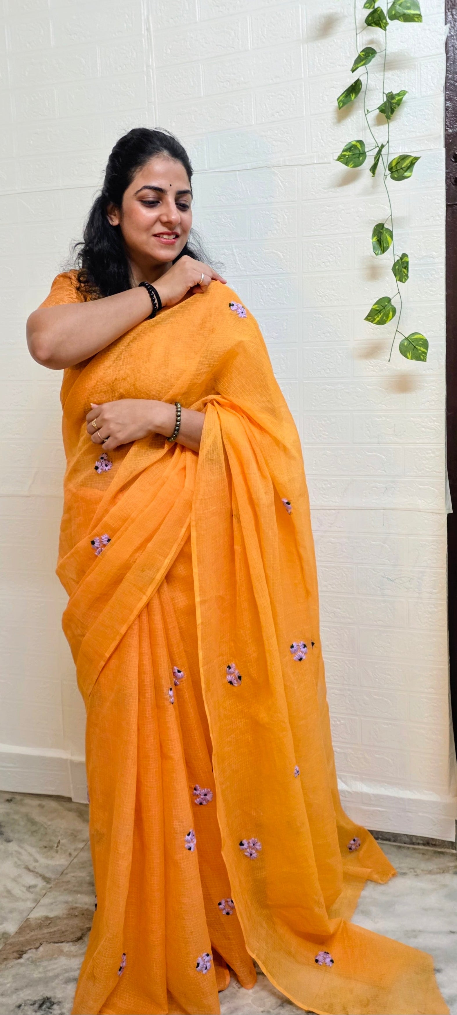 Kesariya guldaastaan saree